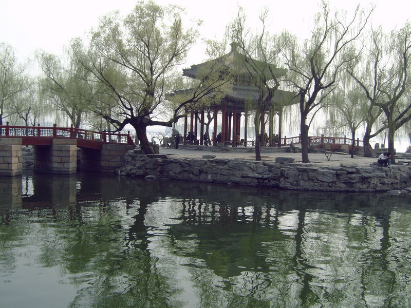 Tuinhuis aan het Kunmingmeer
