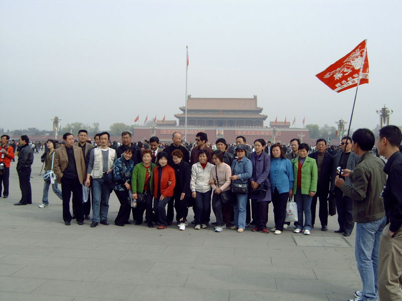 groepen Chinezen laten zich graag fotograveren
