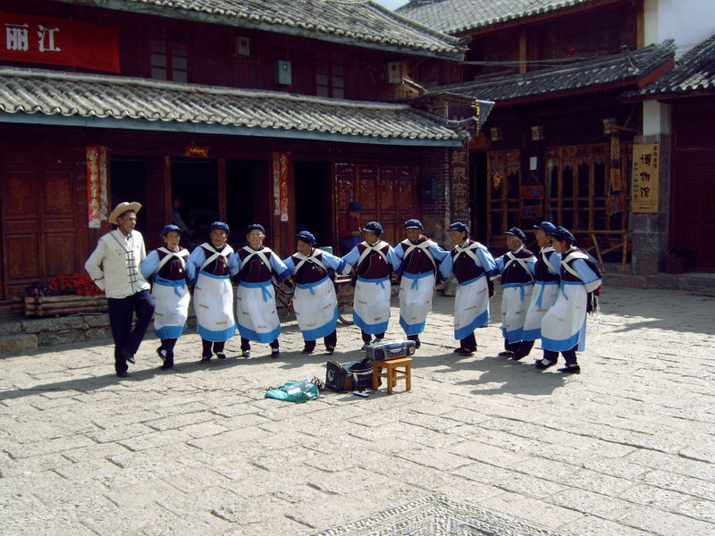 dansgroepje van Yi minderheid
