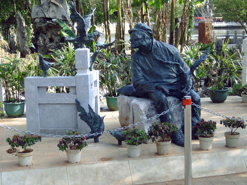 bronzen beeld in centrum Kunming
