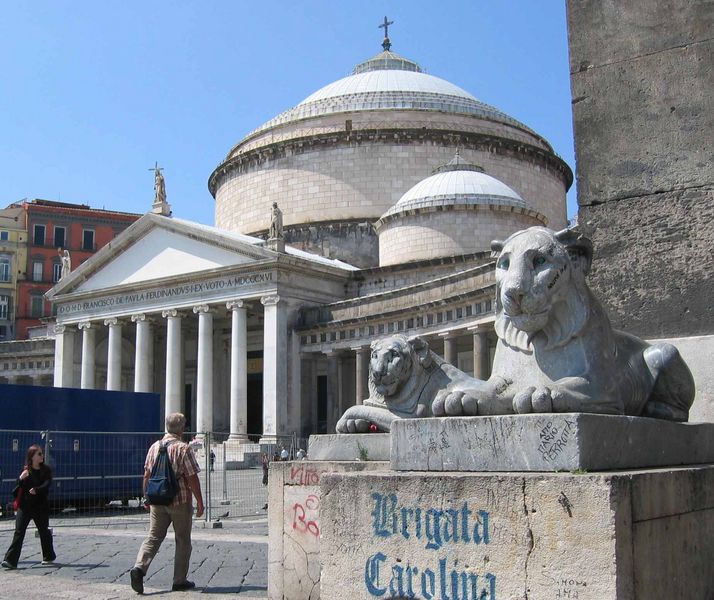 de Duomo aan het Piazza de Plebiscito
