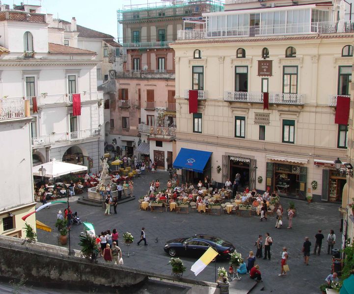 Pleintje voor de Dom in Amalfi
