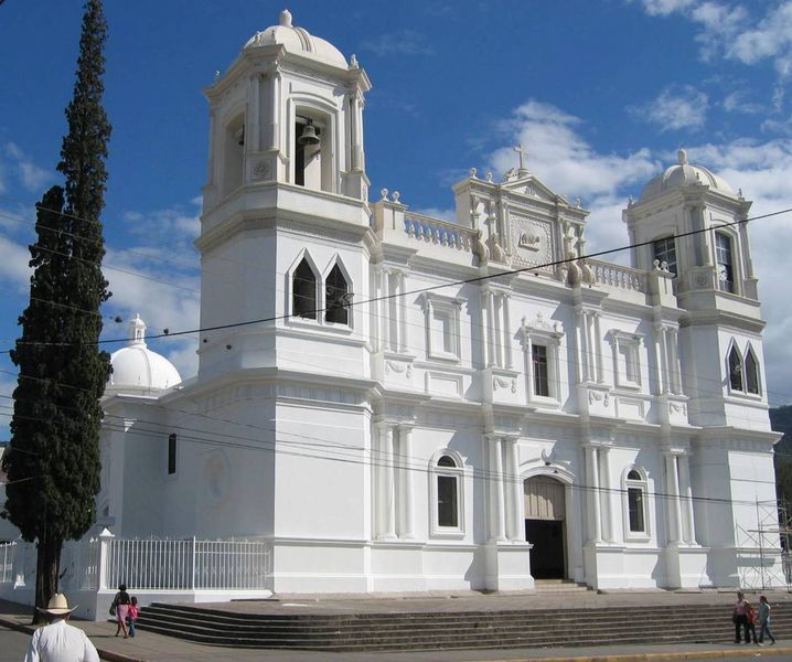 Oogverblindend witte kathedraal van Matagalpa
