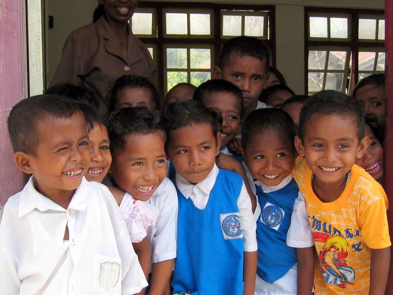 Schoolkinderen in Tumbur
