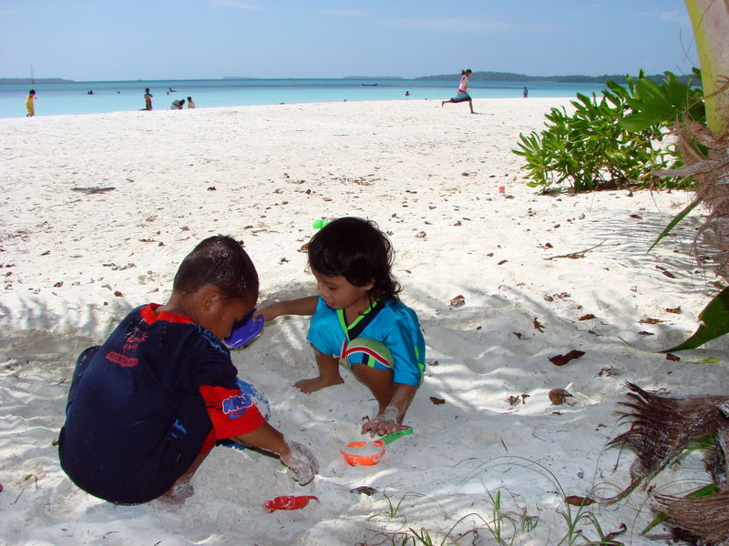 Lekker spelen in het  zand is toch overal hetzelfde!
