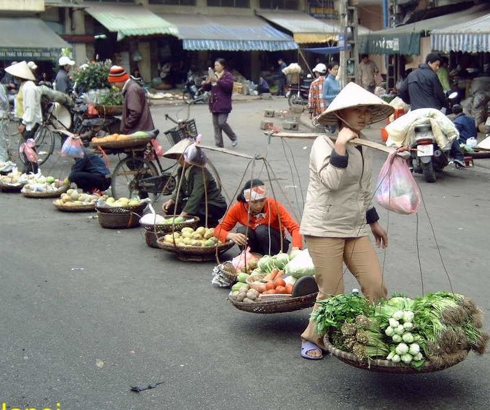 Groenten en fruitverkoop
in centrum Hanoi
