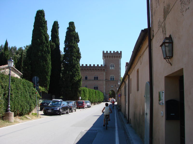 Castello di Bolgheri
Keywords: Bolgheri