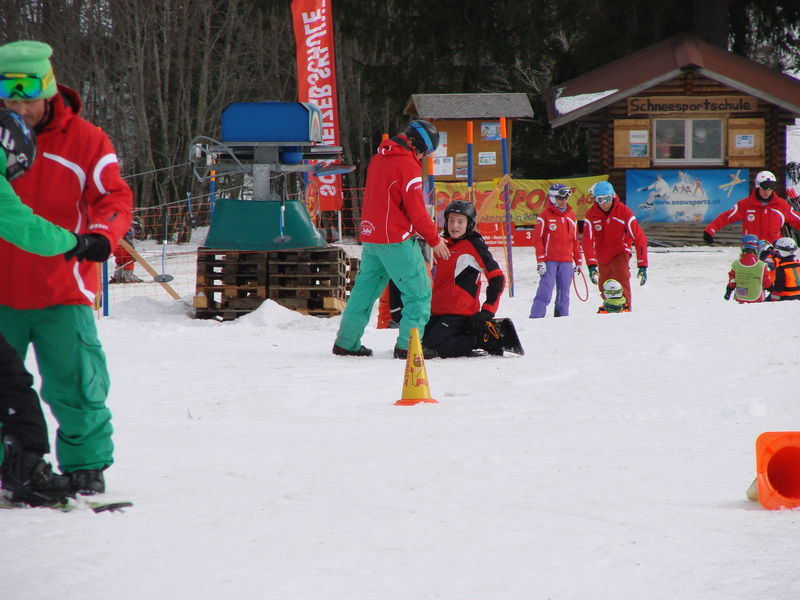 Yoran met de Ski-instructeur op de piste
47.065867,8.649212
Keywords: Sattel-Hochstuckli