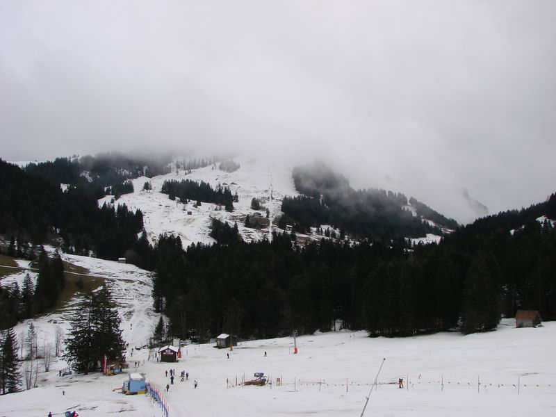 De hoge piste van Sattel-Hochstuckli (optrekkende mist)
47.067378,8.650201
Keywords: Sattel-Hochstuckli