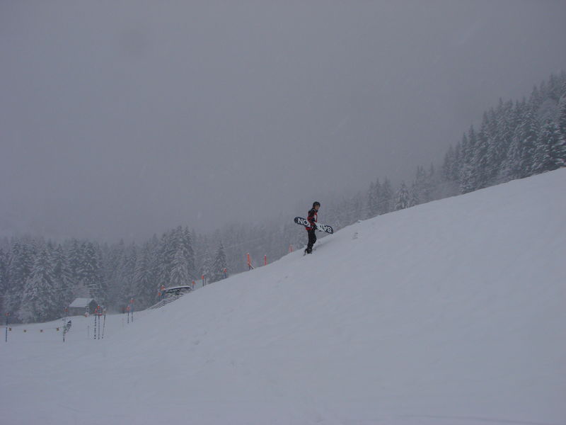 Yoran met Snowboard naar piste
47.065713,8.647903
Keywords: Sattel-Hochstuckli