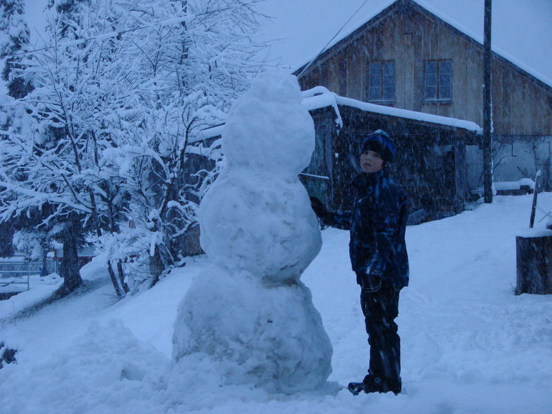 Merijn bij zijn sneeuwpop
47.055202,8.637659
Keywords: Summeraubrig, Seewen Schwyz
