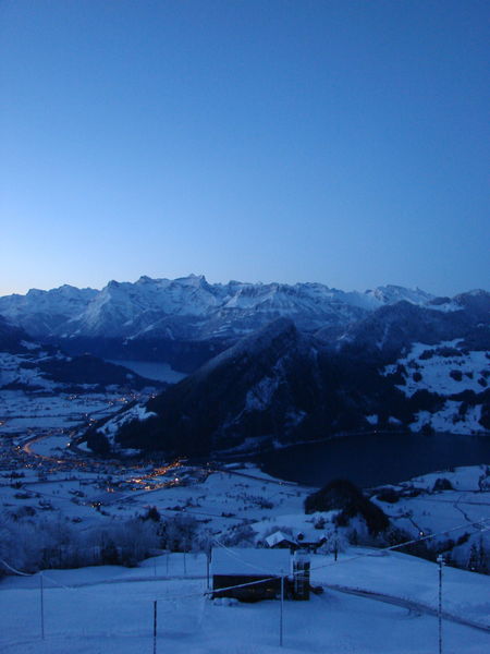 Bergtoppen met maan bij zonsopkomst
47.055023,8.637761
Keywords: Summeraubrig, Seewen Schwyz