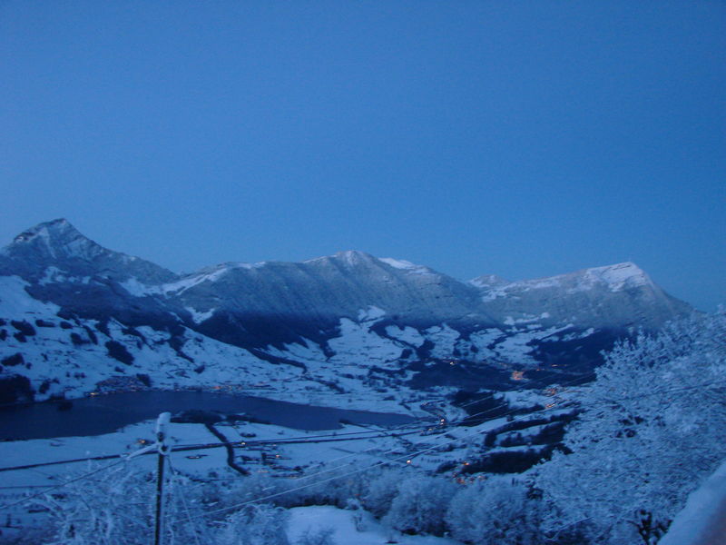 Bergtoppen vanuit het huisje (zonsopkomst)
47.055023,8.637761
Keywords: Summeraubrig, Seewen Schwyz