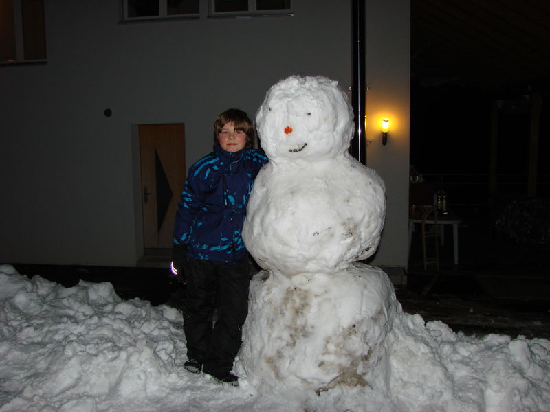 Merijn met zijn sneeuwpop
Keywords: Summeraubrig, Seewen Schwyz