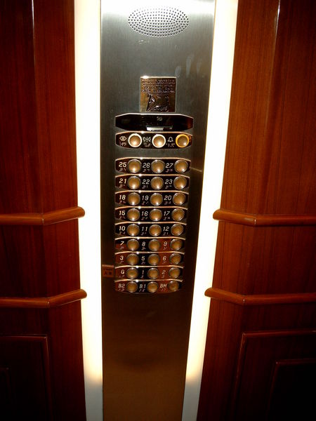 Knopjes
Gemiddelde lift hier, van het hotel
