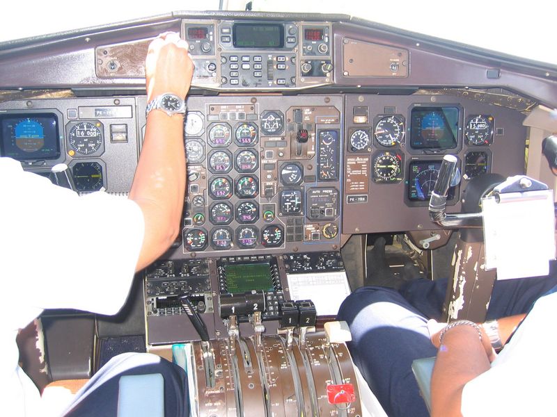 In de cockpit naar Ambon
