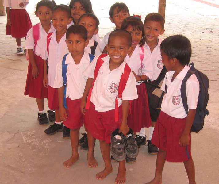 Schoolkinderen Ambon
