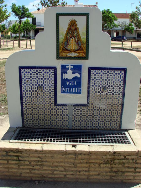 Waterkraan met de Virgin van El RocÃ­o
