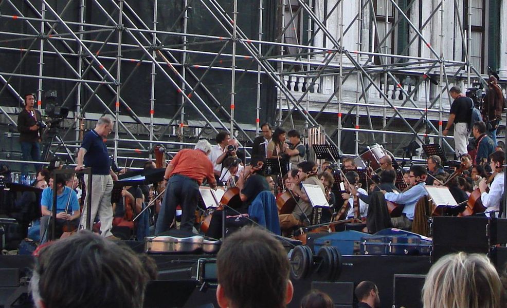 Muziekuitvoering en TV opnames op San Marcoplein.
