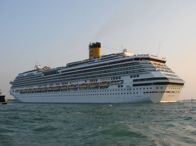 Cruiseschip Costa Serena verlaat VenetiÃ«
